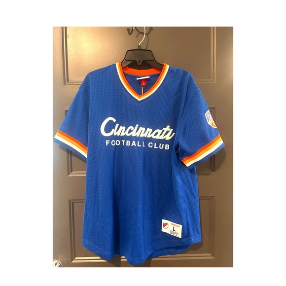 NWT Men's FC Cincinnati Mitchell & Ness Blue Special Script Mesh V-neck jersey L - Picture 3 of 12